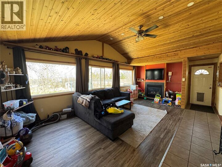 Property Photo:  381 2nd Street  SK S0G 0H0 