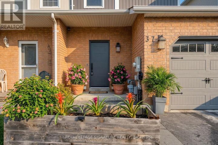 Property Photo:  37 Wrendale Crescent  ON L4P 4C4 