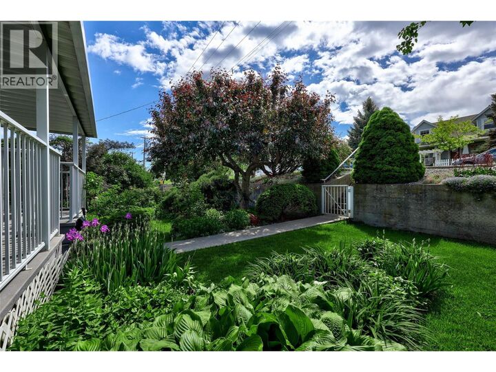 Photo de la propriété:  1022 Pleasant Street  BC V2C 3B8 
