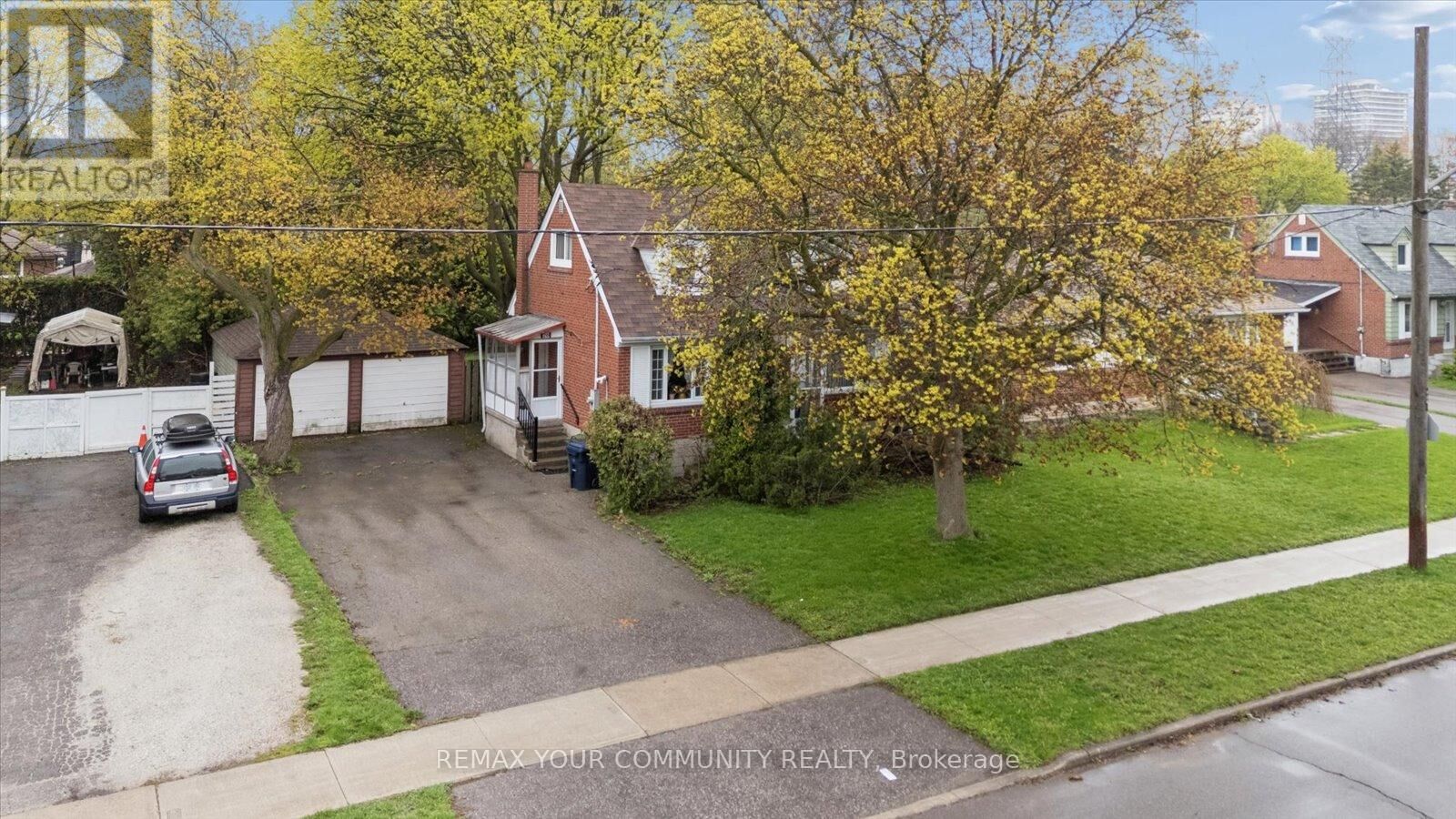 Property Photo:  26 Ancona Street  ON M2R 2H2 