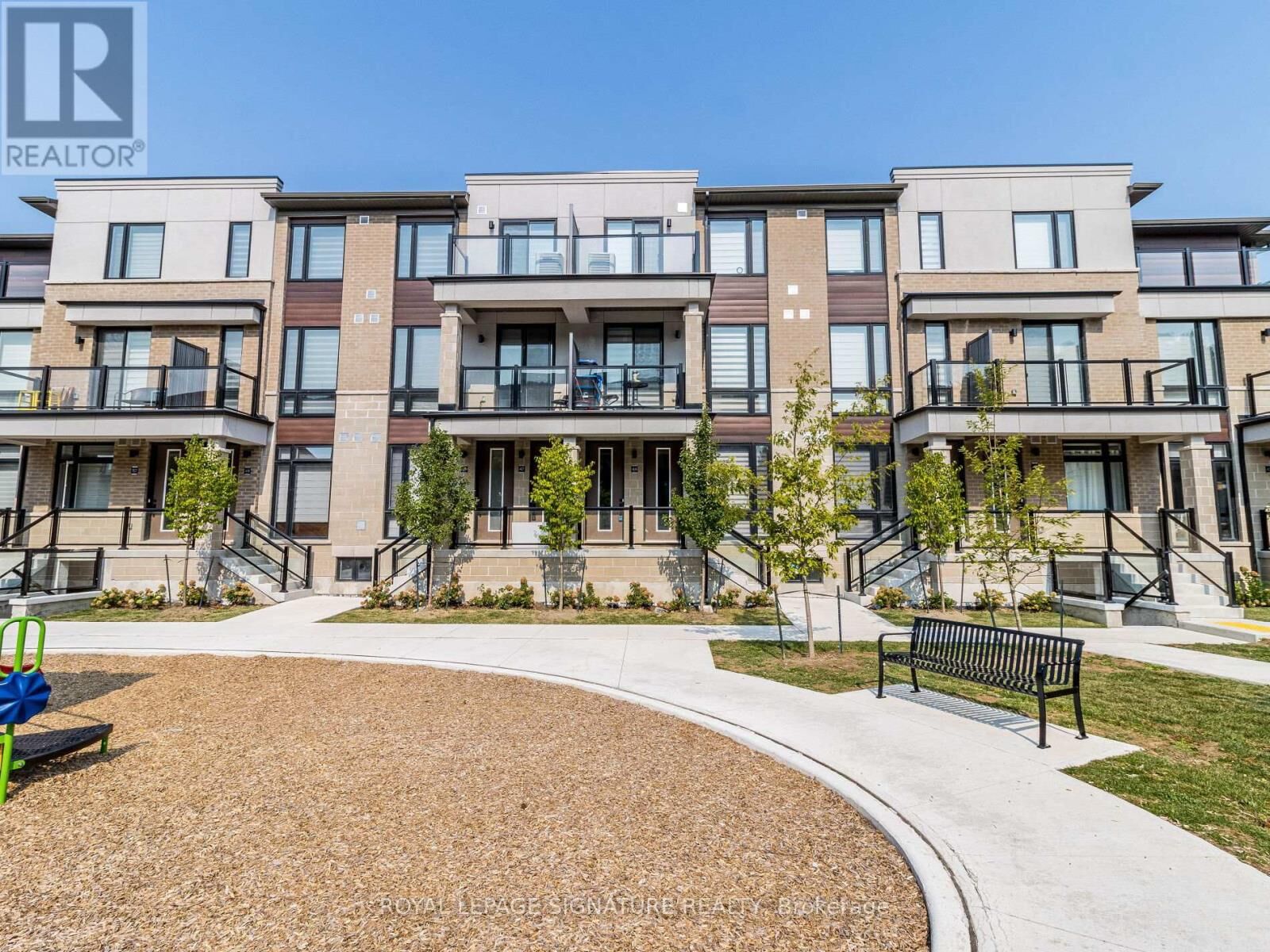 Property Photo:  45 Knotsberry Circle 45  ON L6Y 0C3 