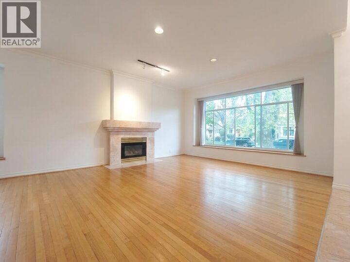 Property Photo:  123 East 45th Avenue  BC V5W 1W8 