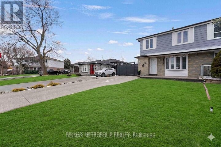 Property Photo:  42 Gulliver Crescent  ON L6S 1S9 