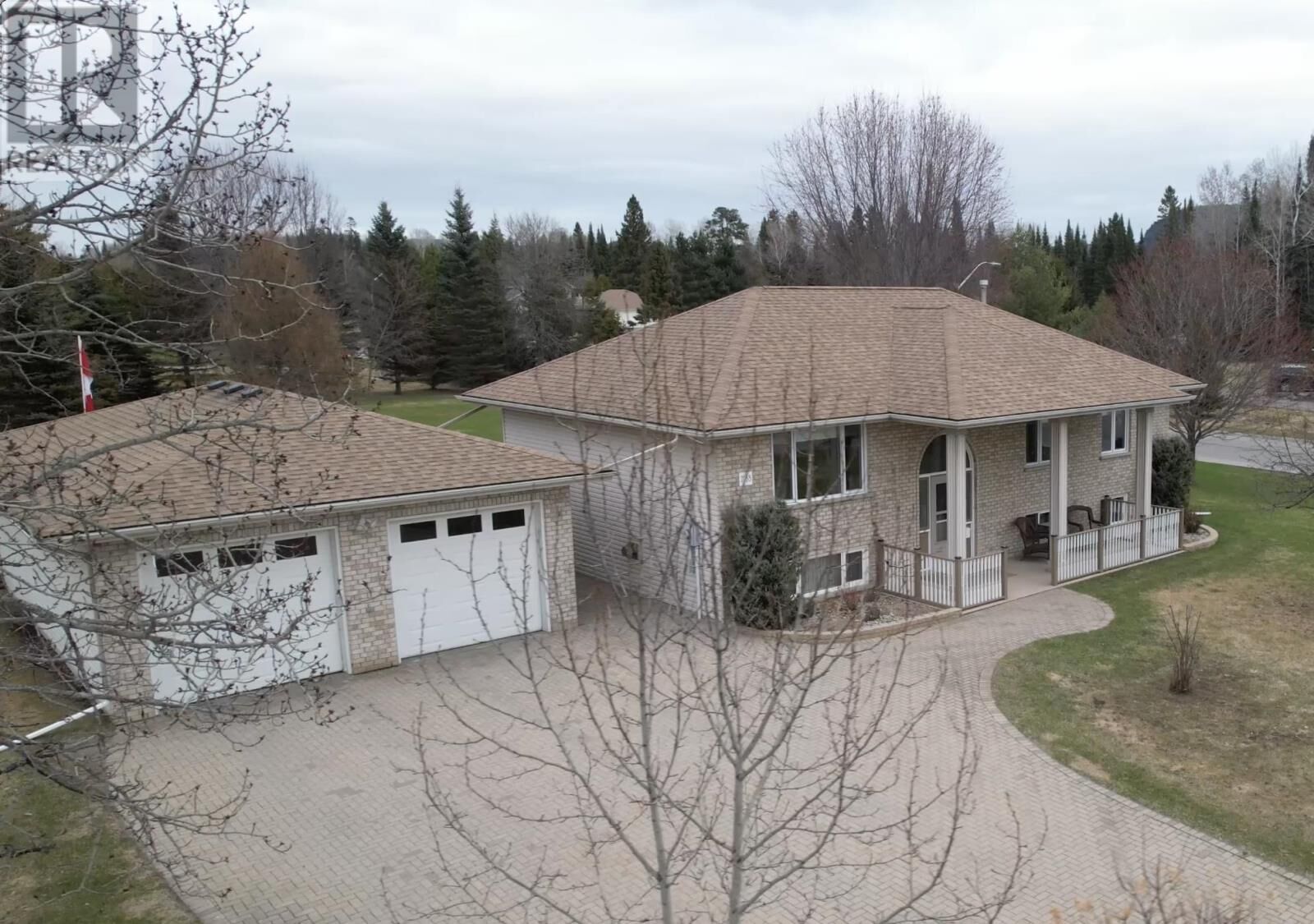 Property Photo:  2168 Southcliff Pl  ON P7J 1H4 