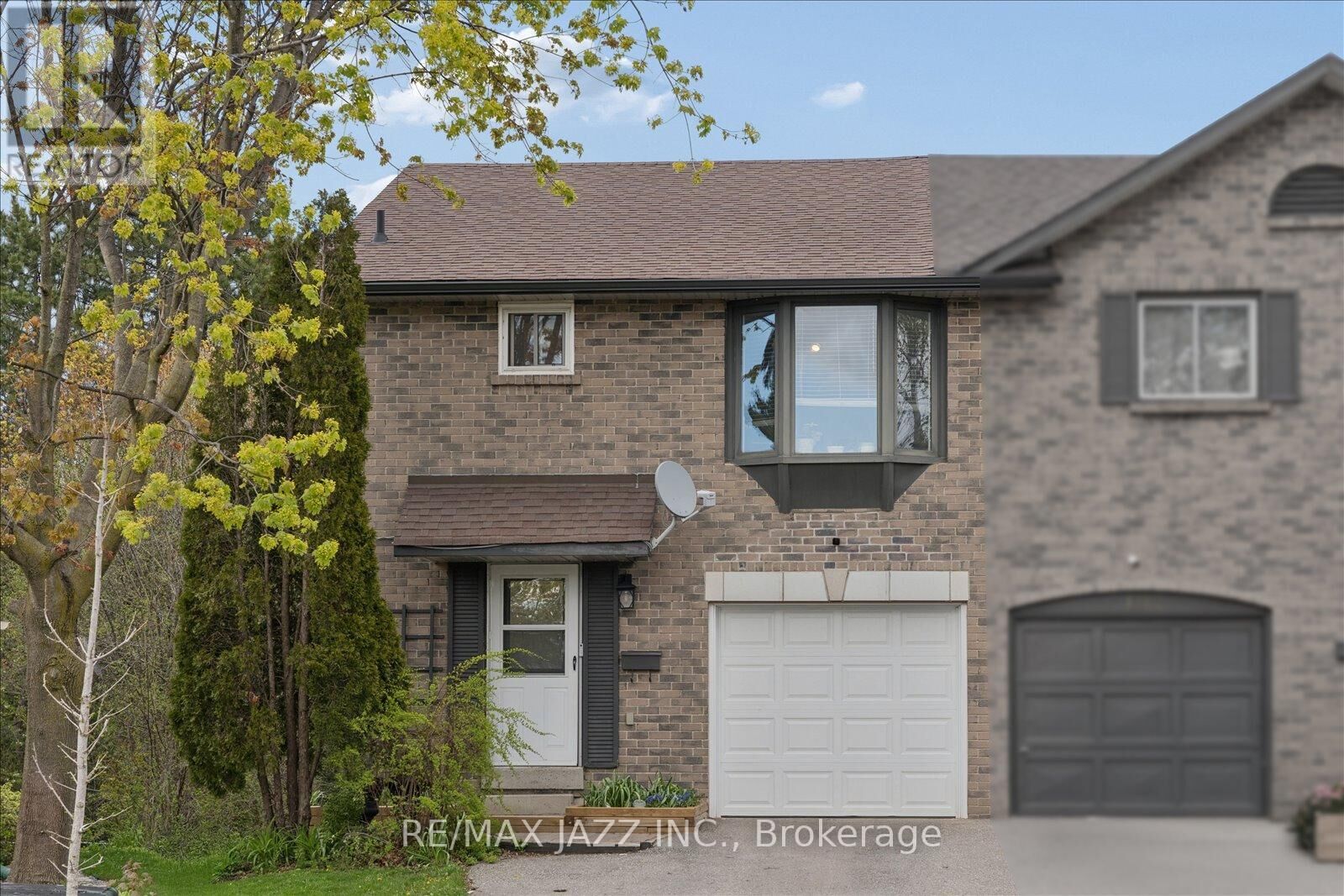 Property Photo:  1360 Sunnybrae Crescent  ON L1H 8E5 