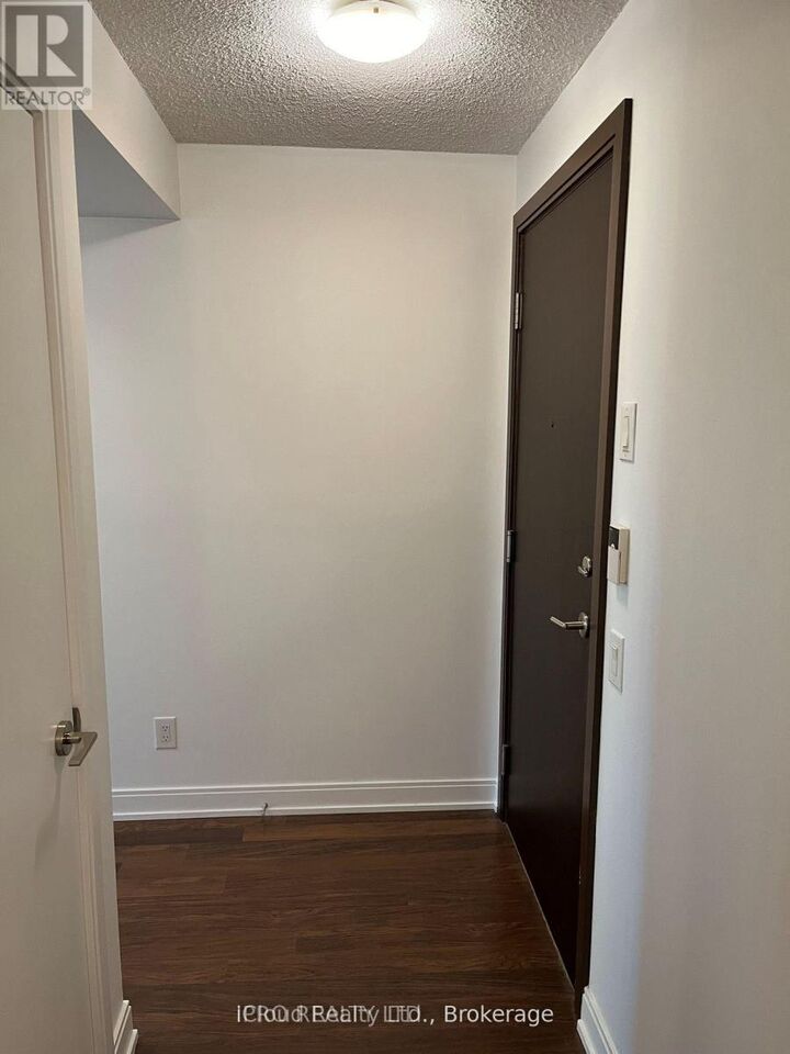 Property Photo:  25 Viking Lane 1047  ON M9B 0A1 