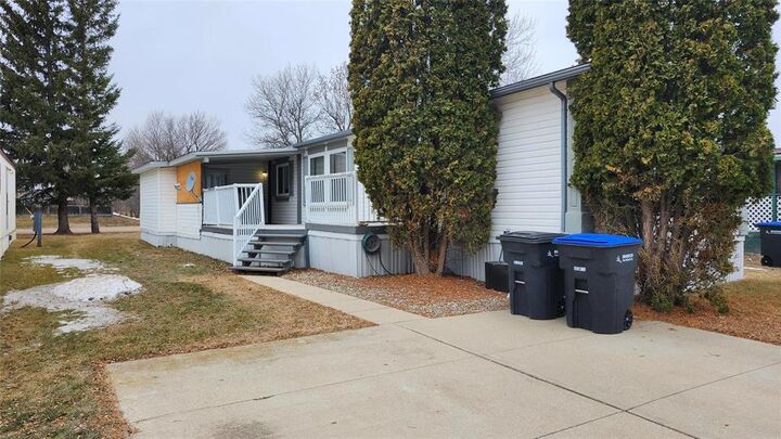 Property Photo:  42 Unrau Place Highland Park  MB R7C 0A7 