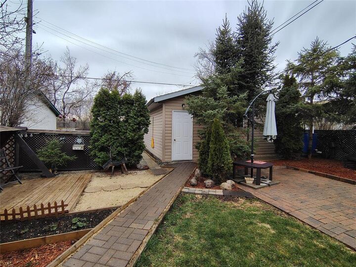 Property Photo: 96 Leila Avenue MB R2V 1L2