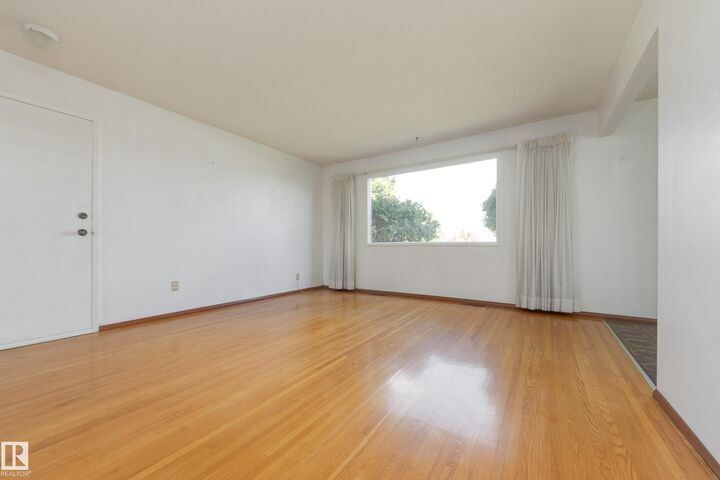 Property Photo:  13420 94 Street NW  AB T5E 3V9 