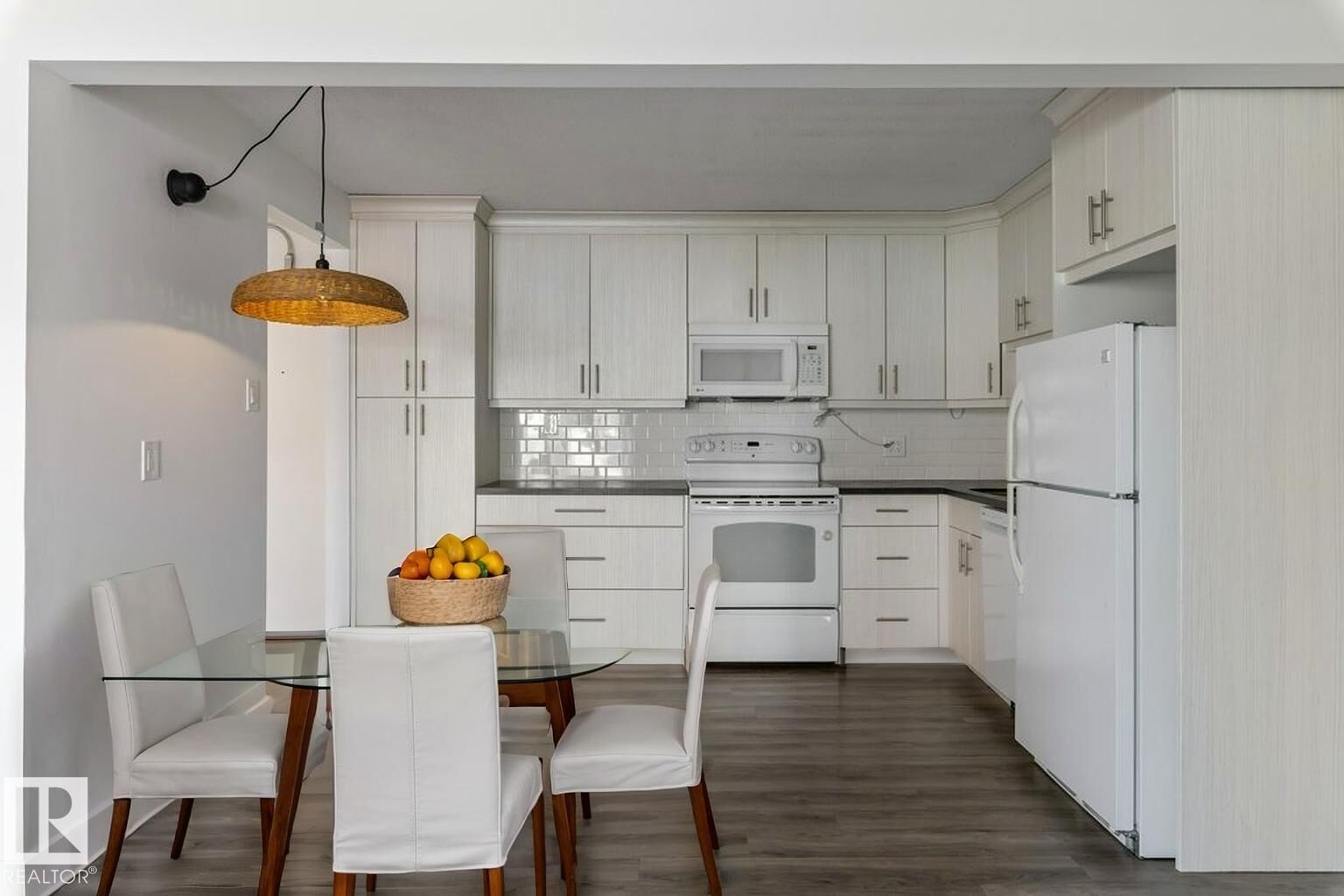Property Photo:  8604 Gateway Boulevard NW 101  AB T6E 4B6 