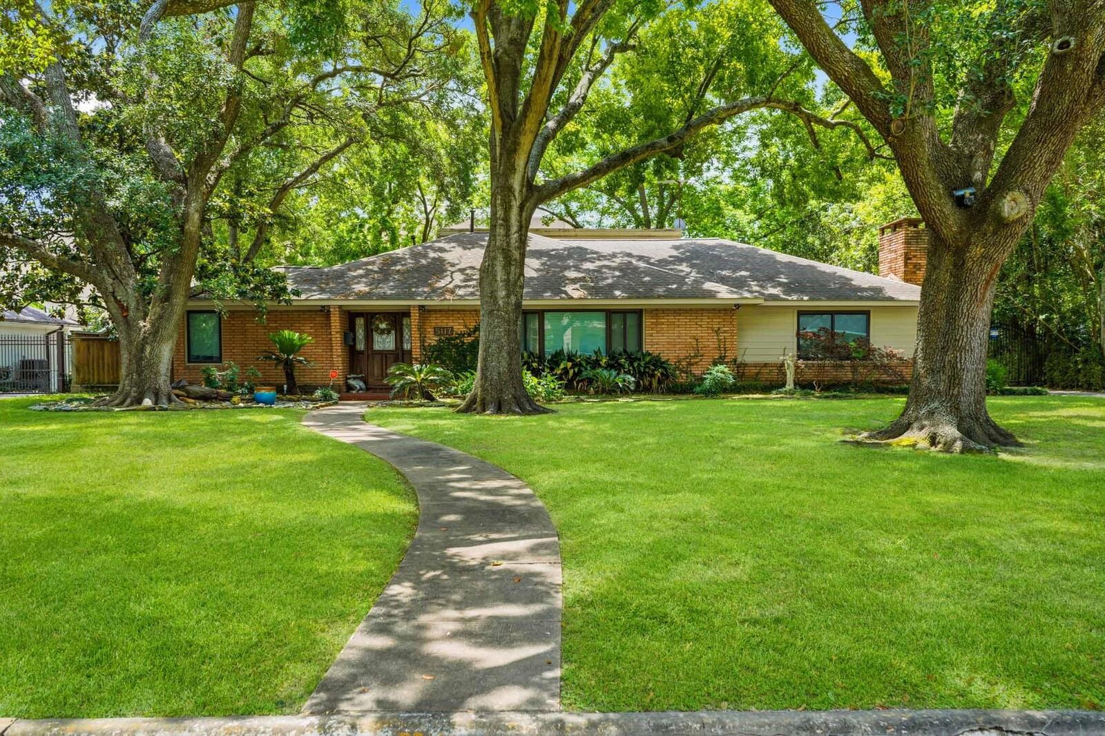 Property Photo:  5117 Valerie Street  TX 77401 