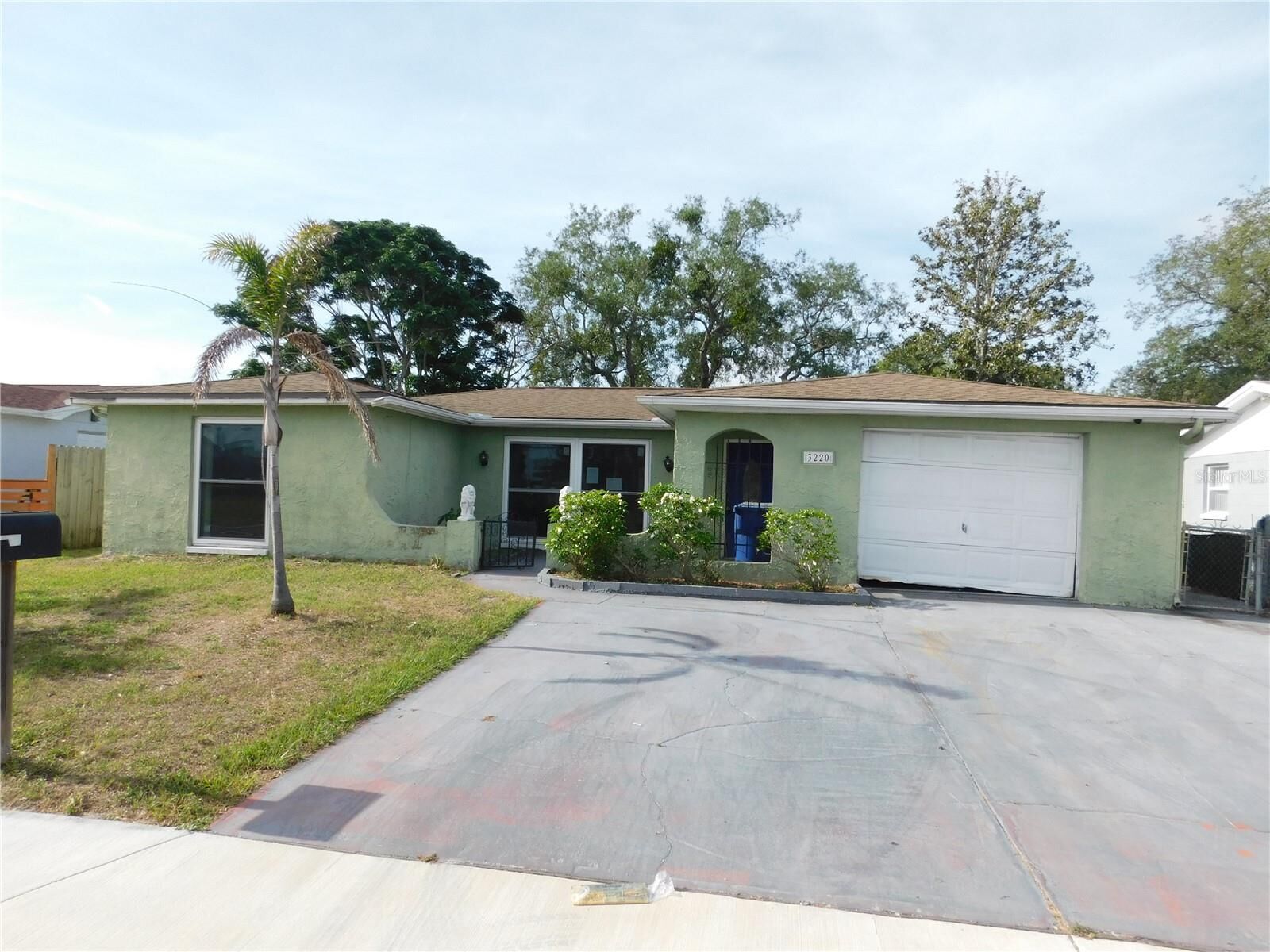 Property Photo:  3220 Coldwell Drive  FL 34691 