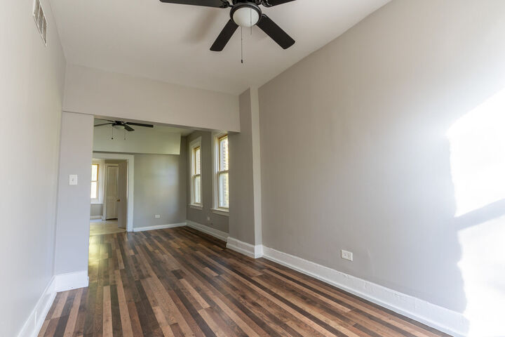 Property Photo: 7724 S Avalon Avenue 2 IL 60619