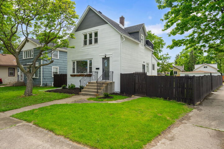Property Photo:  1812 S 20th Avenue  IL 60153 