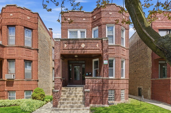 Property Photo:  