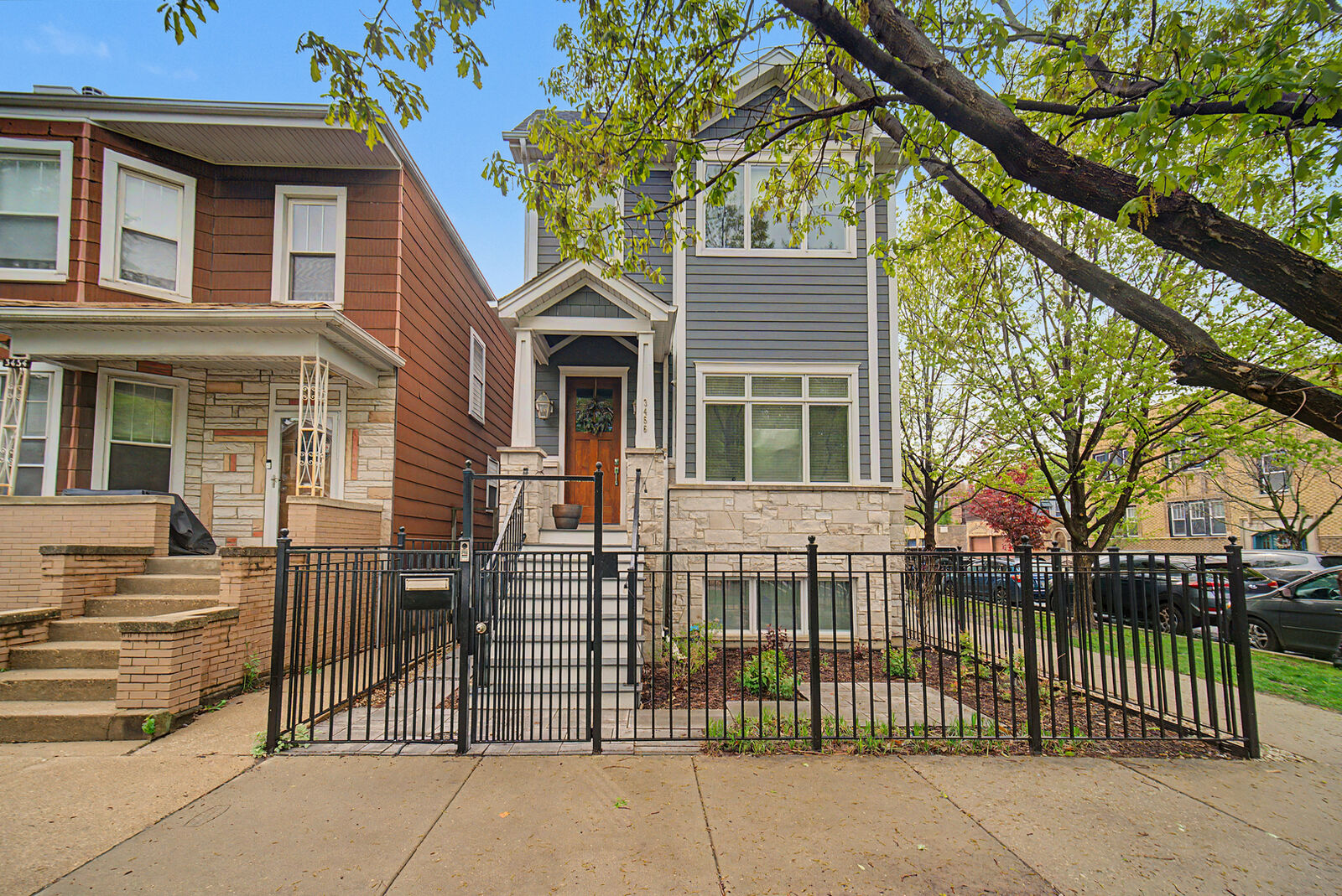 Property Photo:  