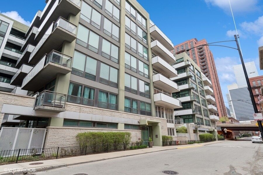 Property Photo:  