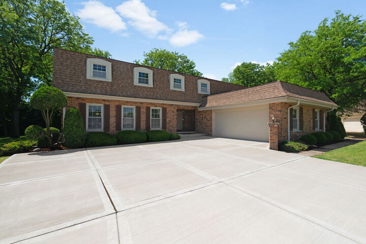 Property Photo:  65 Regent Drive  IL 60523 