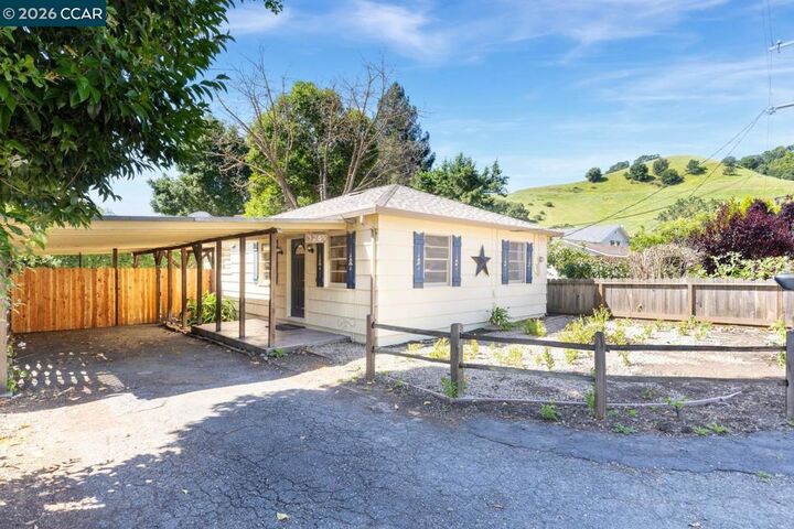 Property Photo:  3265 Hillview Ln  CA 94549 