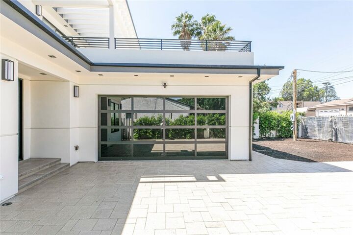 Property Photo: 6426 Varna Avenue CA 91401