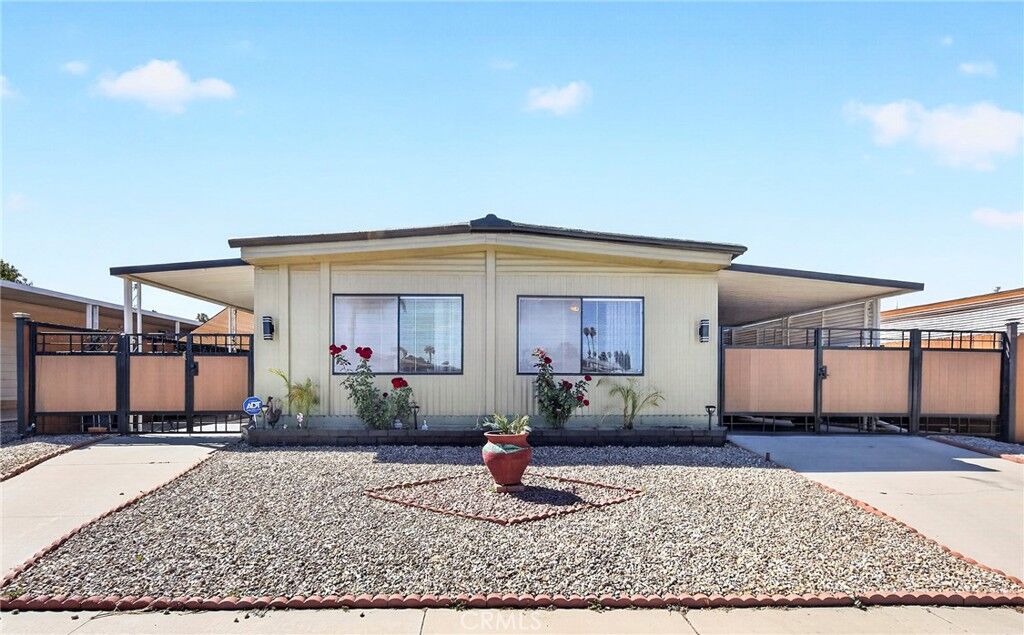 Property Photo:  1625 W Johnston Avenue  CA 92543 