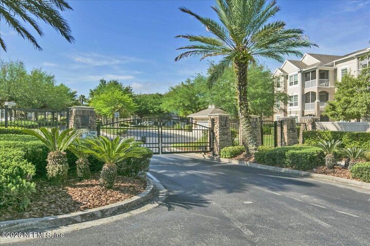 Property Photo:  7990 Baymeadows Road E 918  FL 32256 