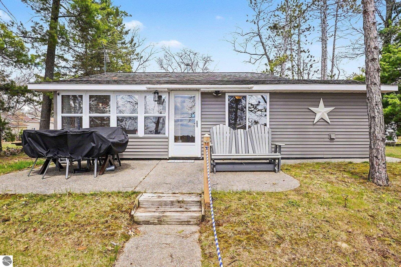 Property Photo:  3511 Shady Lane  MI 48748 