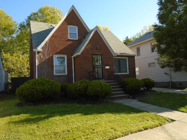 Property Photo:  18909 Pawnee Avenue  OH 44119 