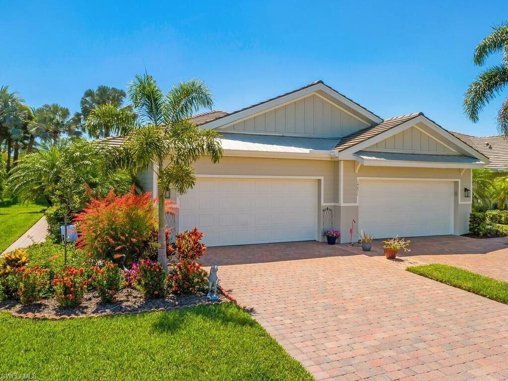 Property Photo:  14867 Edgewater Cir  FL 34114 