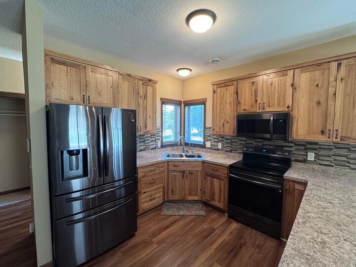 Property Photo:  435 Maplewood Court  MN 56342 
