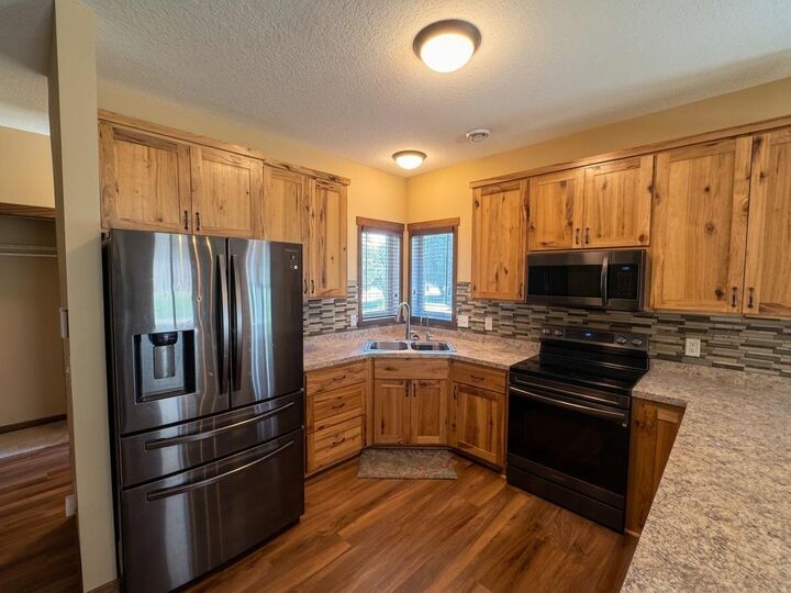 Property Photo:  435 Maplewood Court  MN 56342 