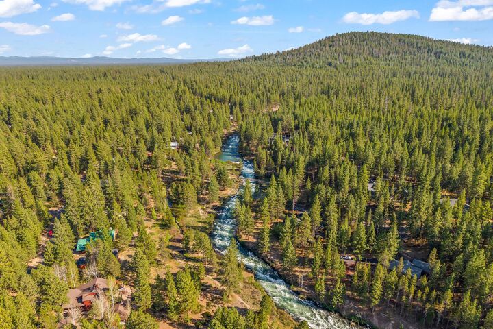 Property Photo: 53531 Kokanee Way OR 97739