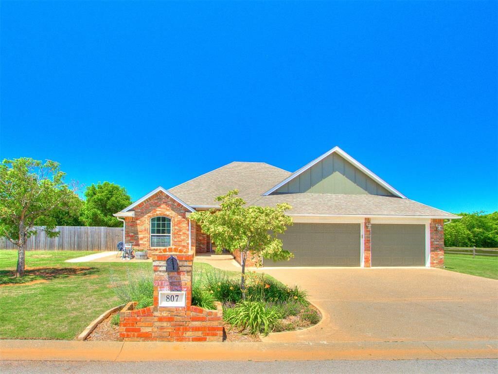 Property Photo:  807 W Abi Road  OK 73093 