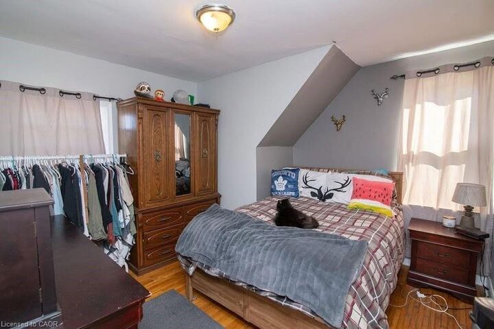 Property Photo:  245 East 22nd Street Upper  ON L8V 2V8 