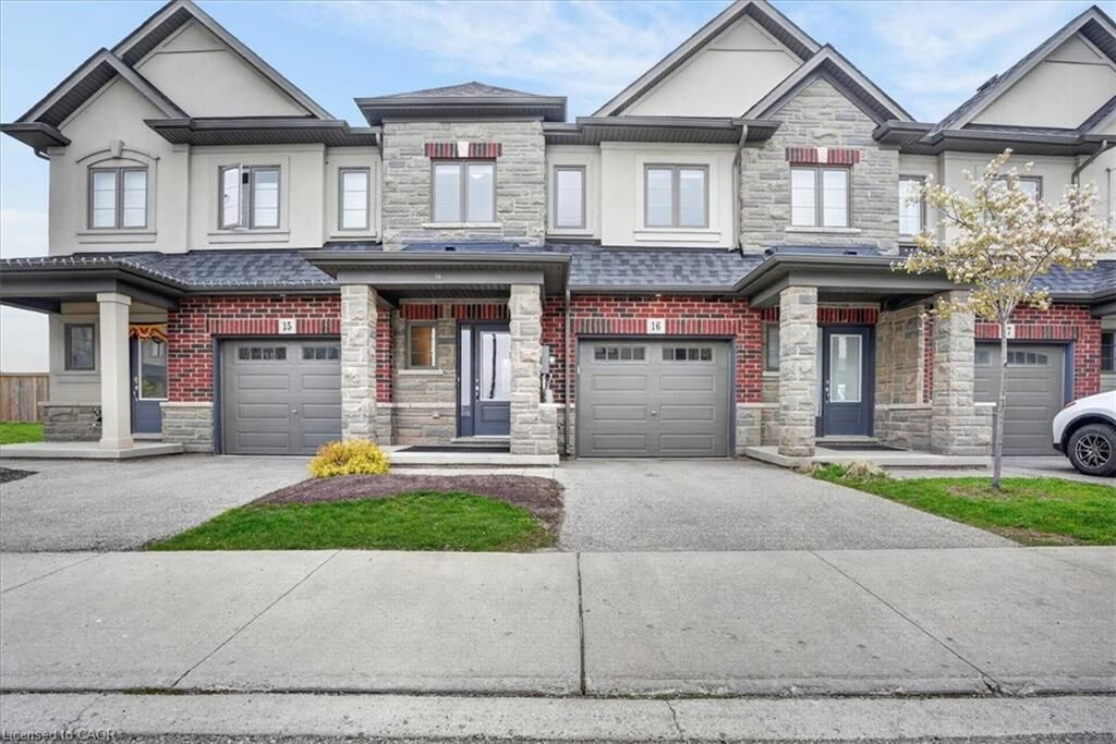 Property Photo:  324 Equestrian Way 16  ON N3E 0E2 