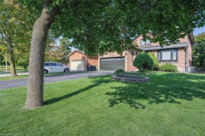 Property Photo:  2029 Kempton Park Drive  ON L5M 2Z4 