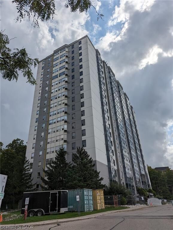 Property Photo:  55 Green Valley Drive 1810  ON N2P 1Z6 