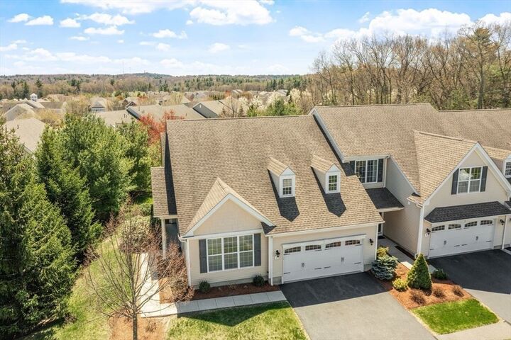 Property Photo:  2 Hopkins Cir 2  MA 01844 