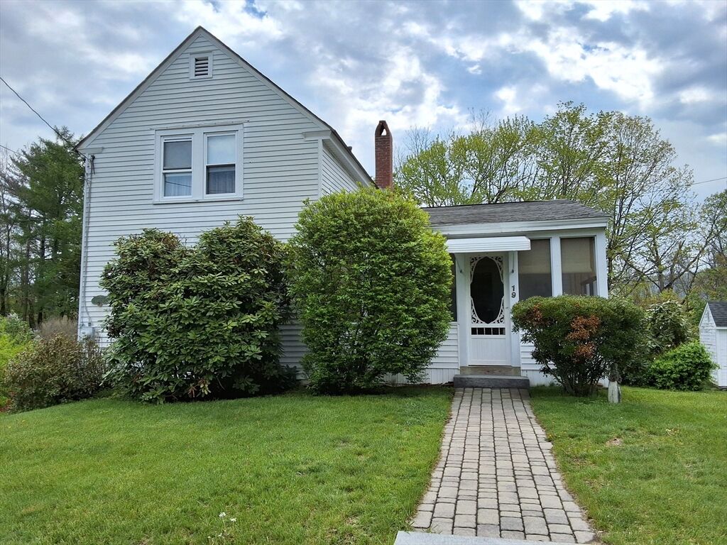 Property Photo:  19 Clinton St  MA 01082 