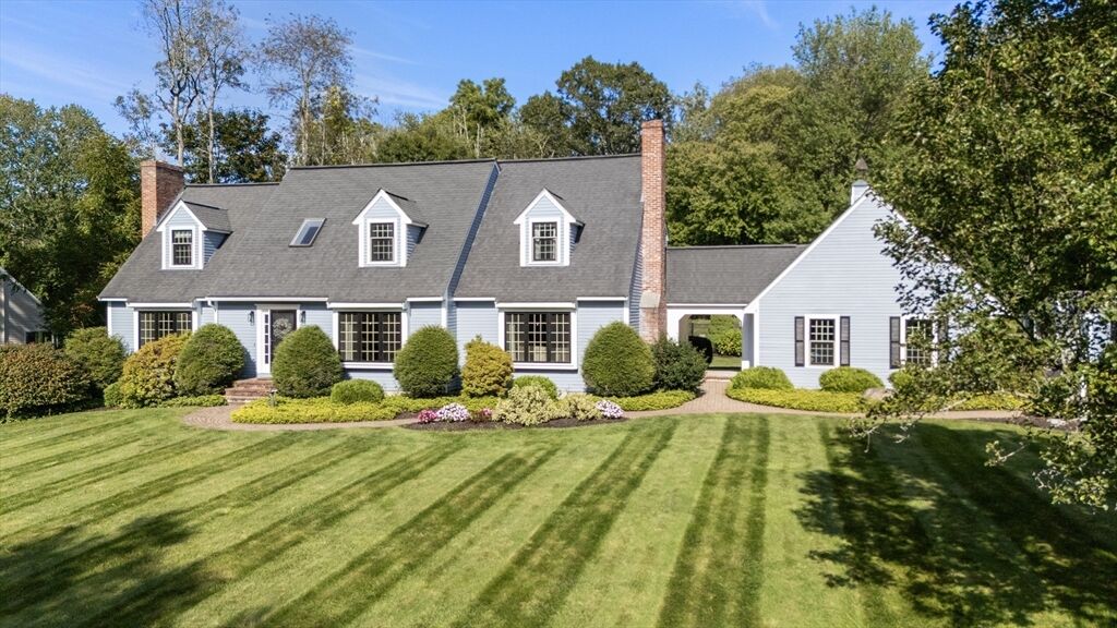 Property Photo: 15 Knollcrest Dr MA 01810