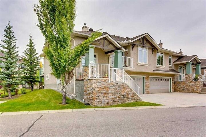 Property Photo:  56 Discovery Woods Villas SW  AB T3H 5A7 