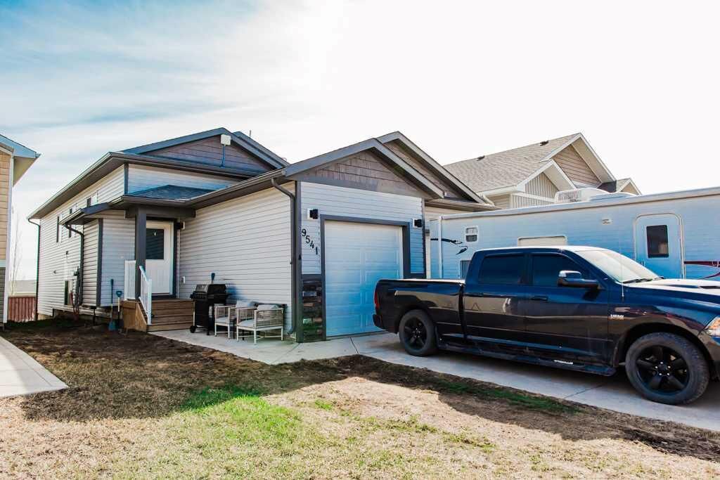 Property Photo:  9541 113 Avenue  AB T8X 5C2 