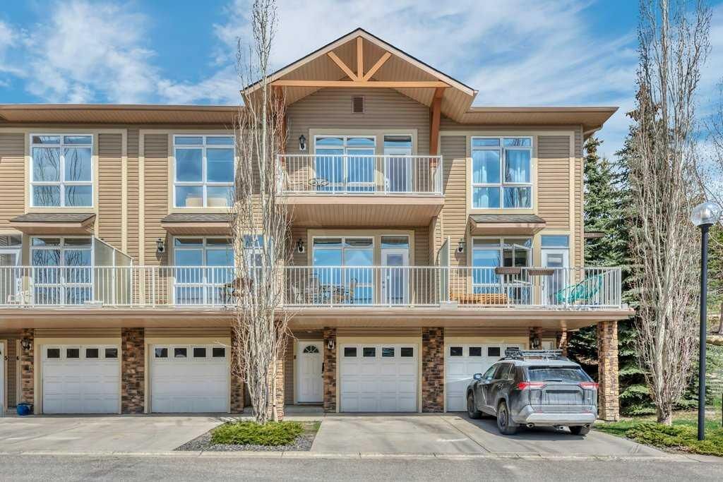 Property Photo:  172 Rockyledge View NW 8  AB T3G 6B2 