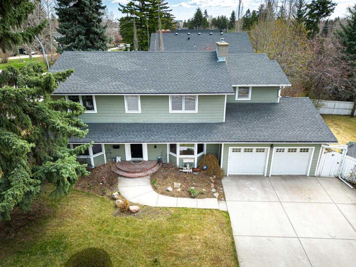 Property Photo:  1239 Beverley Boulevard SW  AB T2V 2C4 