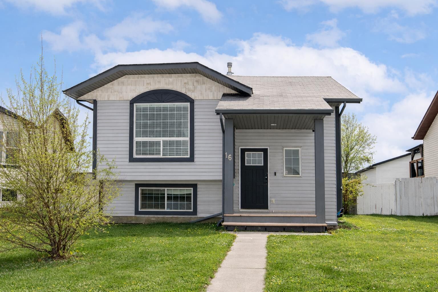 Property Photo:  16 Johnson Close  AB T0M 0R1 