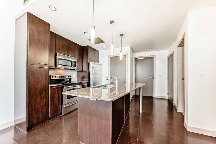 Property Photo:  220 12 Avenue SE 706  AB T2G 0R5 