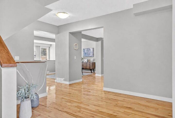 Property Photo:  12 Wood Crescent SW  AB T2W 4B4 