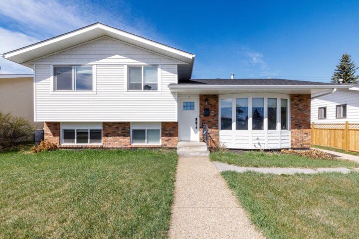 Property Photo:  55 Patterson Crescent  AB T4P 1J4 