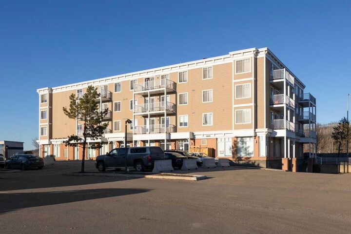 10217 Queen Street 404 — photo 1