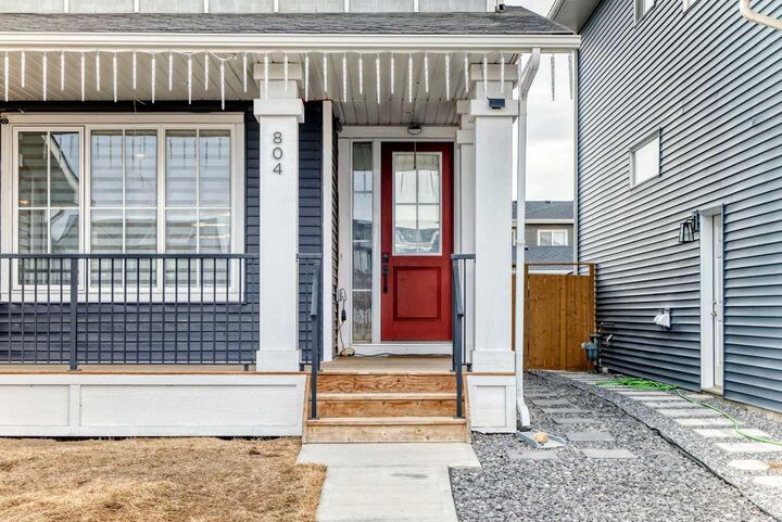 Property Photo:  804 Lawthorn Way SE  AB T4A 3M9 